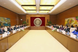 Vietnam y Laos intensifican intercambio de experiencias legislativas 