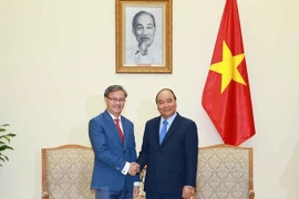 Vietnam aboga por fomentar lazos con Laos en mecanismos internacionales