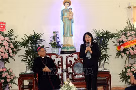 Felicita vicepresidenta de Vietnam a comunidad católica por Navidad 
