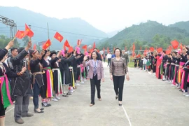 Participan dirigentes de Vietnam en festivales de unidad nacional