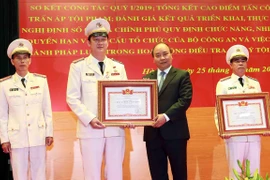Pide premier de Vietnam perfeccionar la calidad de la policía nacional 