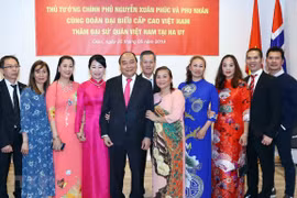 Premier de Vietnam promete facilitar negocios de compatriotas residentes en el exterior