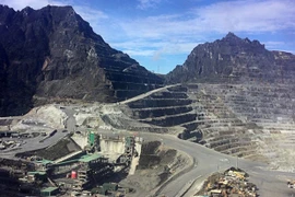 Apunta Indonesia a atraer 13 mil millones de dólares por el procesamiento de bauxita