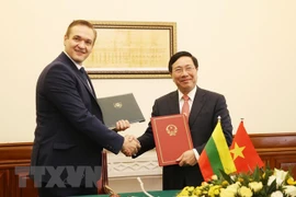 Firman Vietnam y Lituania acuerdo de exención del visado para diplomáticos