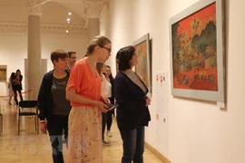 Presentan pinturas de laca de Vietnam en Rusia