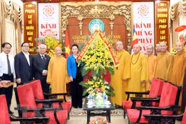 Presidenta del Parlamento de Vietnam felicita a Sangha Budista por éxito del Día de Vesak