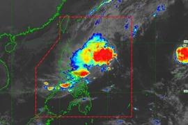 Evacúan miles de filipinos ante avance del tifón Kalmaegi