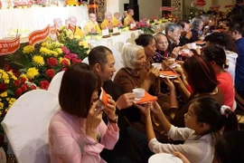 El consumo de alimentos vegetarianos: costumbre popular durante el Festival de Vu Lan