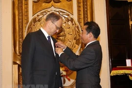 Otorga Vietnam Orden de Amistad al embajador de Alemania