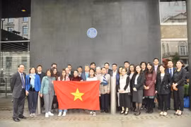 Conmemoran comunidades vietnamitas en el extranjero el 129 natalicio de Presidente Ho Chi Minh