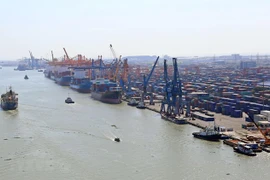Atraen la construcción de fábricas y los servicios logísticos a inversores extranjeros en Vietnam