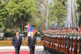 Arriba máximo dirigente vietnamita a Laos