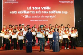 Honran en Vietnam a los 100 donantes de sangre más destacados del país