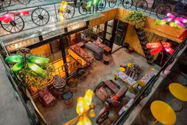 Cafetería en Hanoi contribuye a proteger el medio ambiente con materiales reciclados
