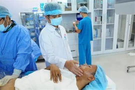 Hospital de Vietnam trata con éxito malformaciones vasculares de paciente camboyano