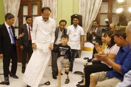 Vicepresidente indio inaugura taller de prótesis Jaipur Foot en Vietnam