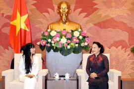 Valora presidenta del Parlamento de Vietnam nexos con Francia 