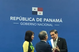 Expresa nuevo presidente Panamá interés en las experiencias de desarrollo de Vietnam