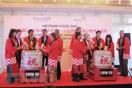 Se venden salsa picante vietnamita en Japón