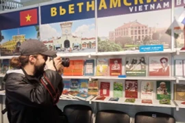 Exhiben libros sobre el presidente Ho Chi Minh y Vietnam en Rusia 