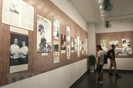 Presentan libro sobre actividades de estadounidenses contra la guerra en Vietnam 