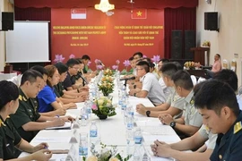 Intercambian experiencias jóvenes oficiales de Vietnam y Singapur