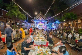 Planea Tailandia apoyar negocios para aumentar ingresos del país