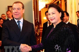 Dialogan presidenta del Parlamento de Vietnam y primer ministro de Rusia