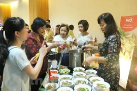 Actividad caritativa de mujeres de ASEAN en Indonesia