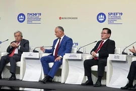 Dirigente vietnamita participa en debates del foro económico internacional en Rusia 
