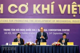 Exhorta primer ministro de Vietnam a desarrollar la mecánica automovilística