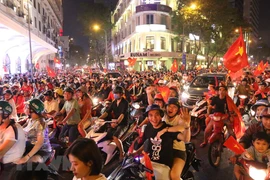 Vietnamitas sin dormir para celebrar triunfo del fútbol masculino en SEA Games 30