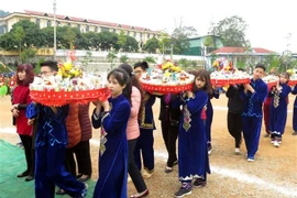 Etnia minoritaria Tay de Vietnam celebra su tradicional Festival Long Tong 