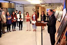 Inauguran en Chile exposición fotográfica sobre Vietnam 