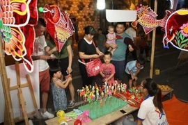 Felicita máximo dirigente vietnamita a niños por Fiesta de Medio Otoño