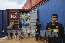 Devuelve Indonesia cientos de contenedores de basura