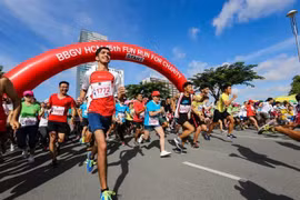 Recaudan empresarios británicos en Vietnam fondo caritativo a través de maratón 