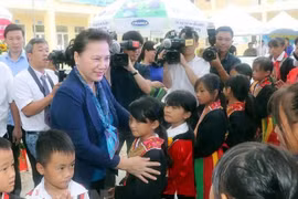 Entrega máxima legisladora vietnamita escuelas a miembros de minoría étnica 