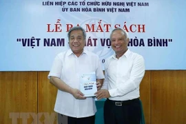 Publican libro sobre anhelo por la paz de Vietnam