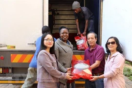 Vietnamitas en Sudáfrica asisten a víctimas de inundaciones en Zimbabue 