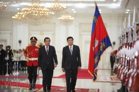 Establecen Camboya y Laos asociación estratégica integral 