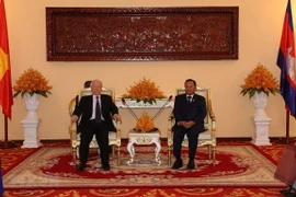 Máximo dirigente vietnamita reitera prioridad a nexos con Camboya 