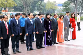 Dirigentes de Hanoi rinden tributo a Lenin en ocasión de los 102 años de la Revolución de Octubre
