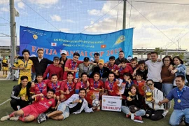 Participan casi mil vietnamitas en campeonato regional de fútbol en Japón
