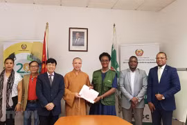 Sangha Budista de Vietnam presta asistencia a mozambiqueños afectados por ciclones 