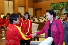 Honra presidenta del Parlamento de Vietnam a selección nacional de fútbol femenino