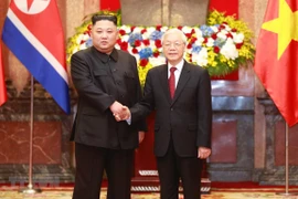 Recibe máximo dirigente político de Vietnam al líder norcoreano
