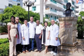Prestarán servicios médicos cubanos en hospital vietnamita