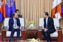 Cancillería de Vietnam felicita a diplomáticos camboyanos por Día de la Independencia de su país