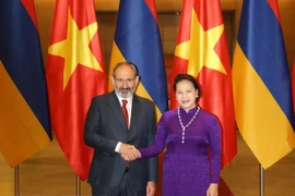 Presidenta parlamentaria vietnamita recibe al premier armenio